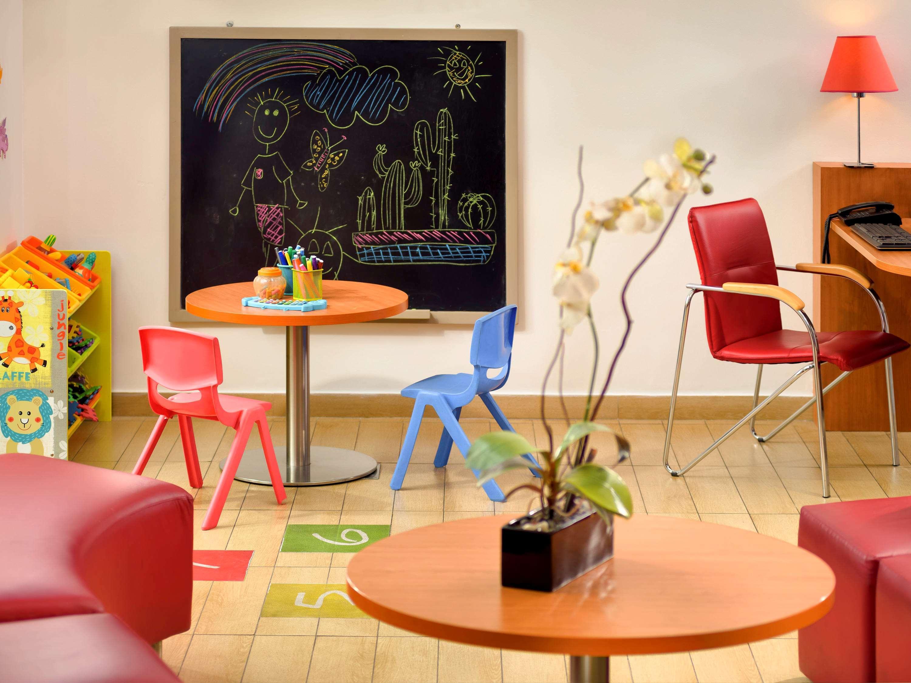 Ibis Condes Hotel 3*
